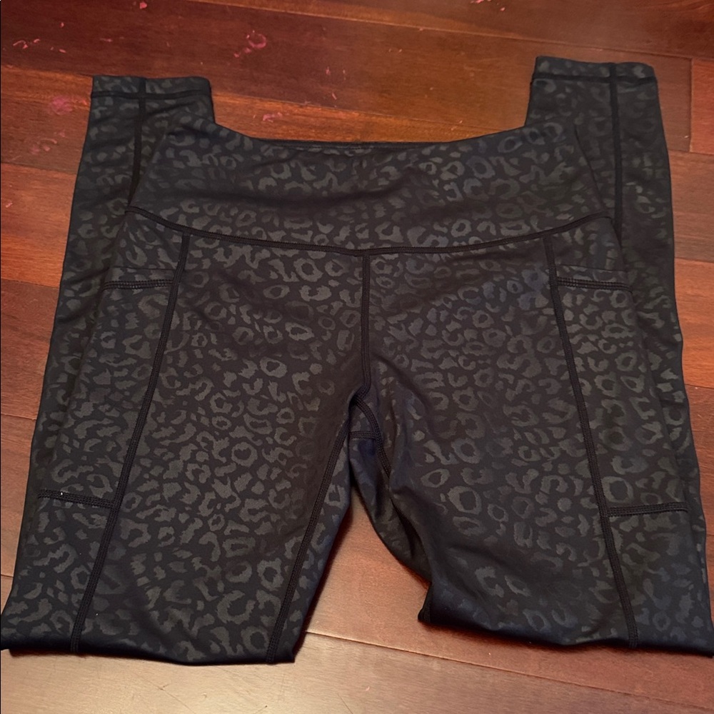 NEW CVG Back Leopard Print Leggings 
Constantly varied Gear